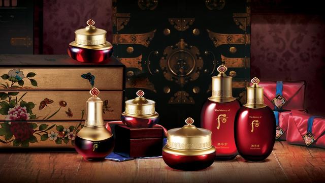 后佳人红华如玉,鎏金焕采妆点圣诞