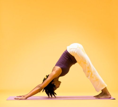 简单瘦身瑜伽 解决久坐办公室发胖问题