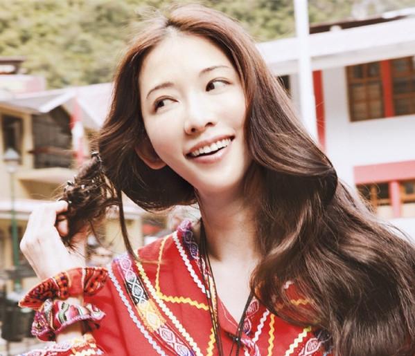 八公举：纽约街头，“粉色马尾Girl”李沁邂逅“Baby碎马尾少女”杨幂