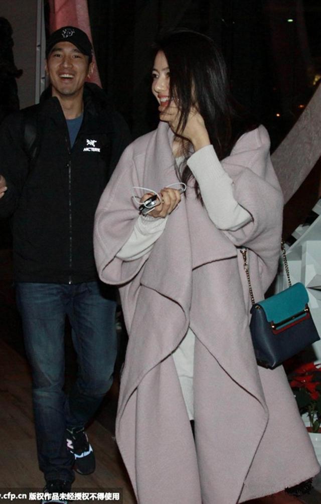 大衣加名包 看上去就很有钱!