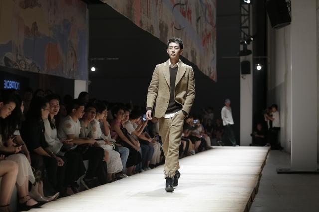 例外2018秋冬发布:天马行空碰撞波普艺术