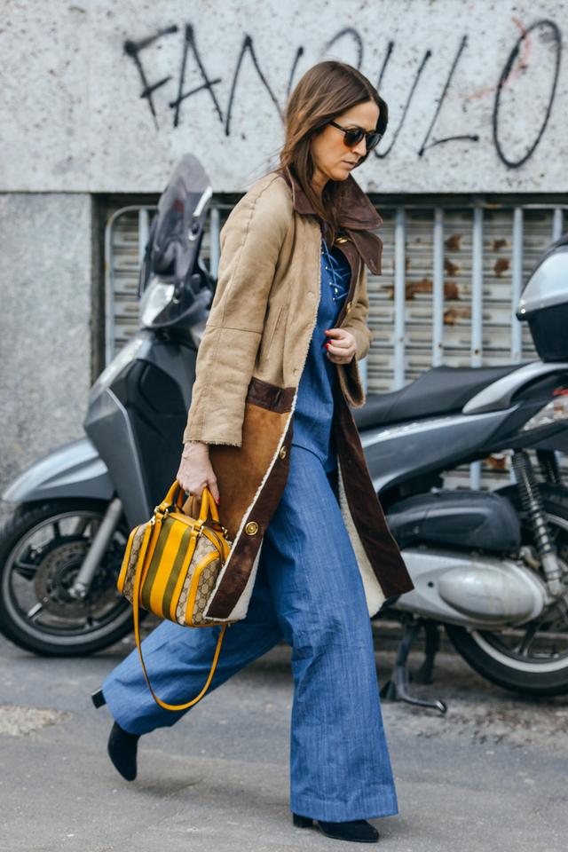 时装周街头 巴黎女人都缺不了牛仔