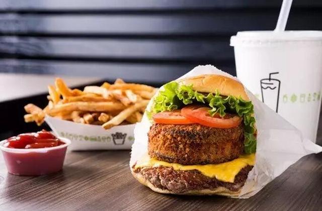 �°����������Ŀ�͵꣬Ҫ���й��������KFC�����ˣ�