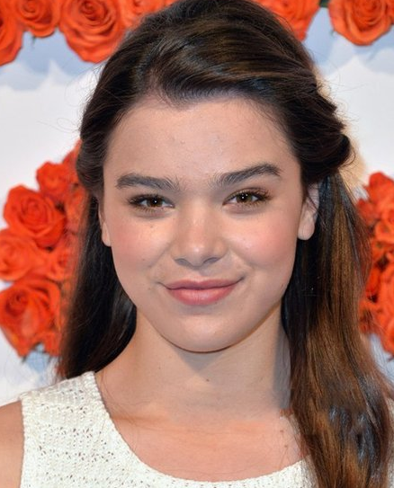 羽扇睫毛裸粉唇 女星示范最受宠的春夏妆_时尚