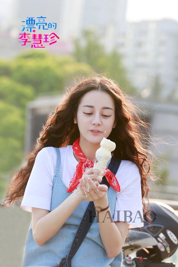 迪丽热巴单挑黄正音!《漂亮的李慧珍》V.S.《她很漂亮》，颜值、剧情、演技到底谁胜更多?