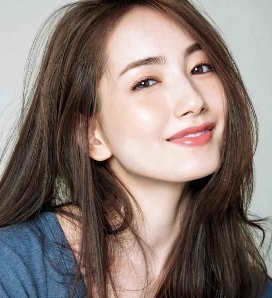 羡慕同事气色红润?她每天都抹唇颊两用霜