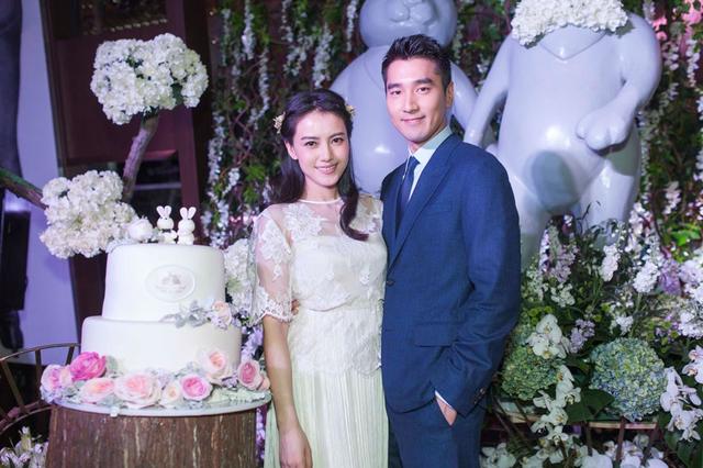 热议汪峰蛋糕丑哭 盘点明星婚礼中最美蛋糕