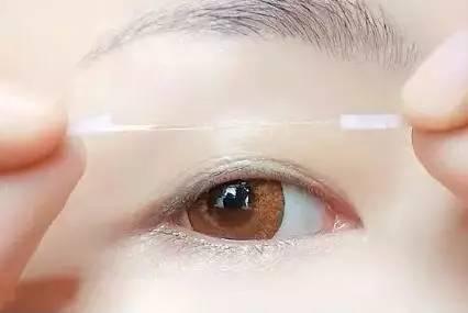 最新双眼皮贴！周冬雨刘诗诗贴得真好看。