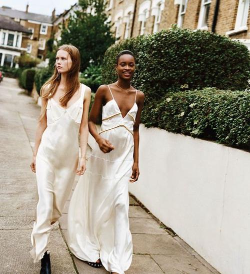 今天穿什么:睡衣风到夏天就变成了吊带睡裙