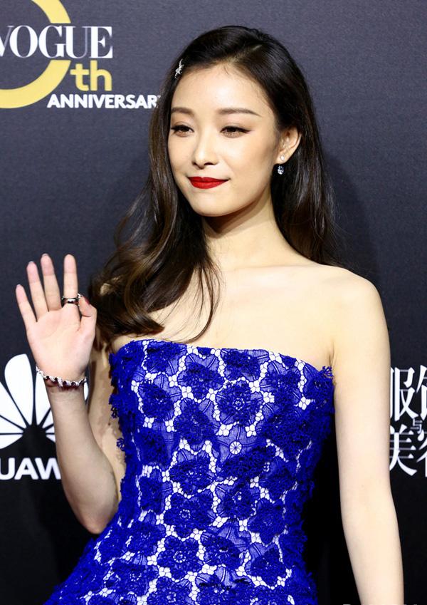 倪妮诗诗仙气飘阿飘 全靠天鹅颈来撑腰！