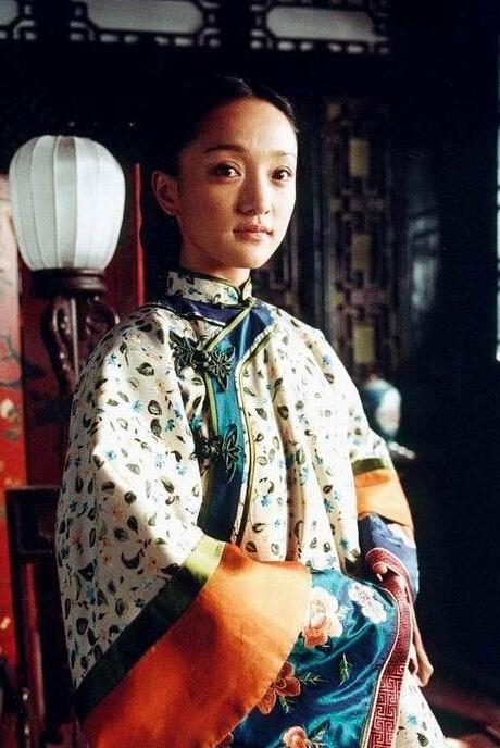 2002年,周迅在电视剧《橘子红了》中饰演