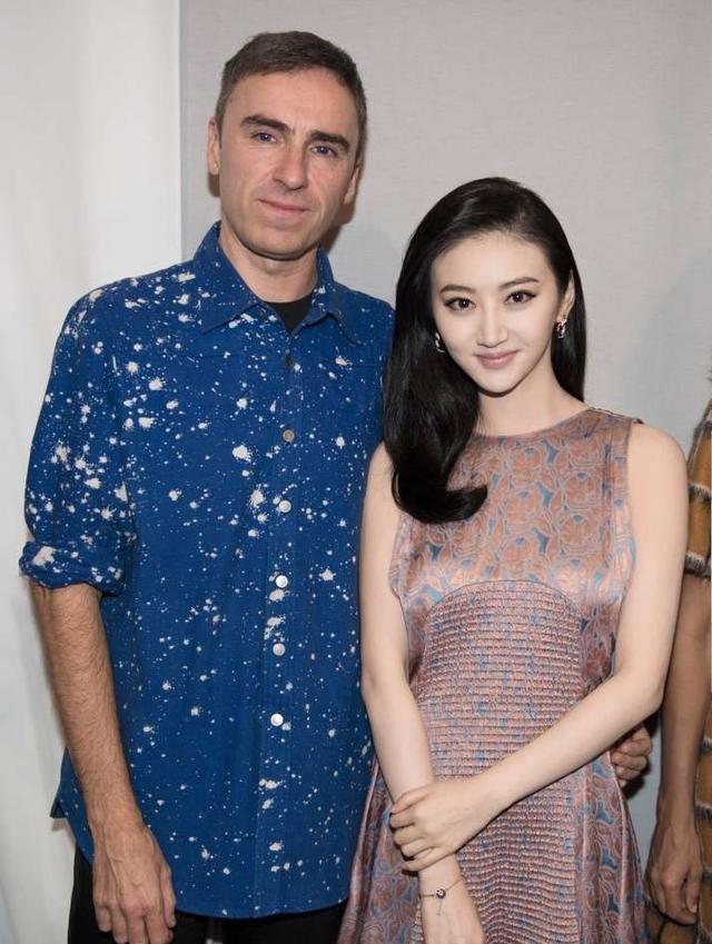 景甜:她的时尚感蜕变了 但还是娱乐圈的神奇的存在
