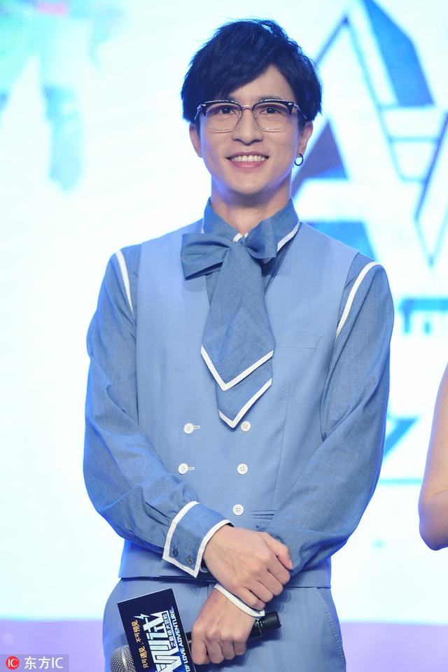 薛之谦染绿发帅过GD,其实爱美的他衣品不比歌