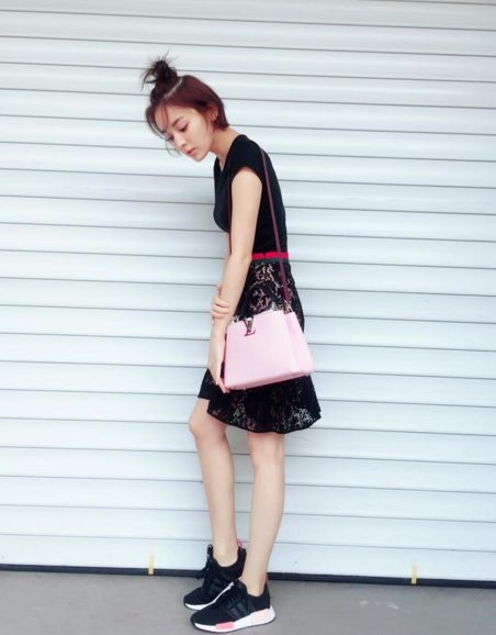 除了颜值和塘主，娜扎还有换不完的豪包