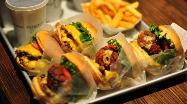 �°����������Ŀ�͵꣬Ҫ���й��������KFC�����ˣ�