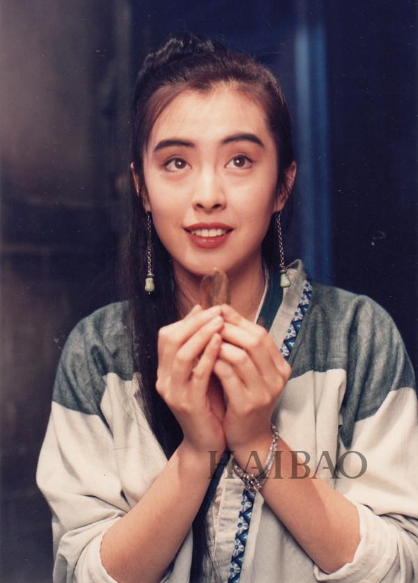 青春真的有一张不老的脸!王祖贤五十岁生日晒