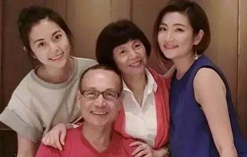 miss young觉得任爸也很萌,这一家人都好有爱,而且都长得美.