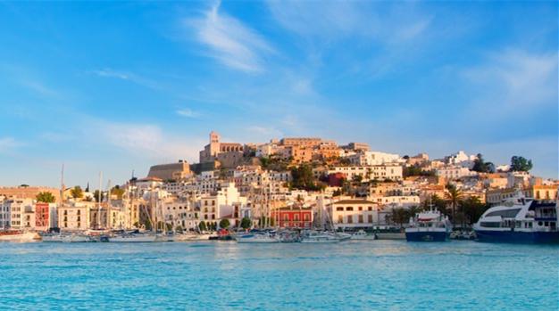 招烦游客照走开 这么穿才像当地人