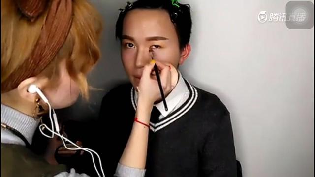 天啦噜!男生化妆后秒变“天仙”,美到没天理