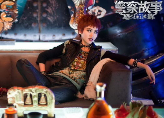 <em>景甜</em>新片叛逆变身 <em>短发</em>哥特乌唇妆_时尚_腾讯