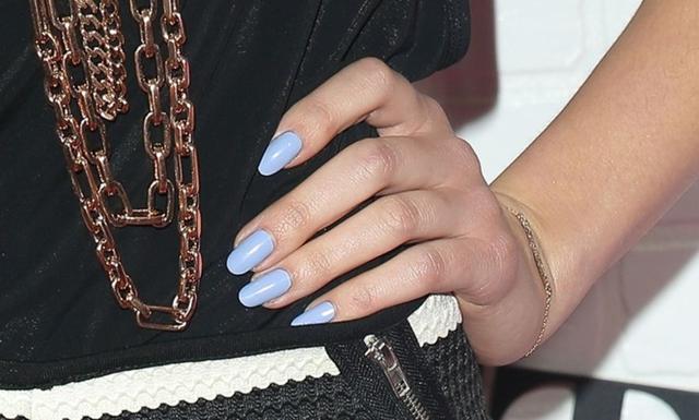 指甲油涂不匀还总涂出边？这几招也许能帮你！