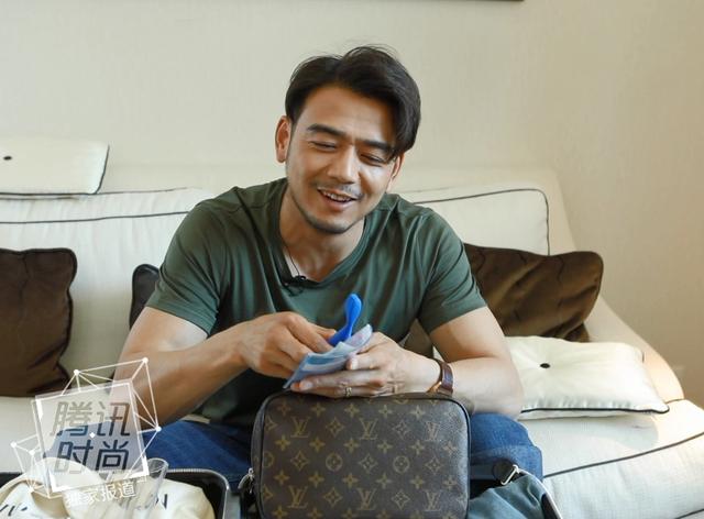 小包总撩妹有三宝:歪头挑眉咧嘴笑