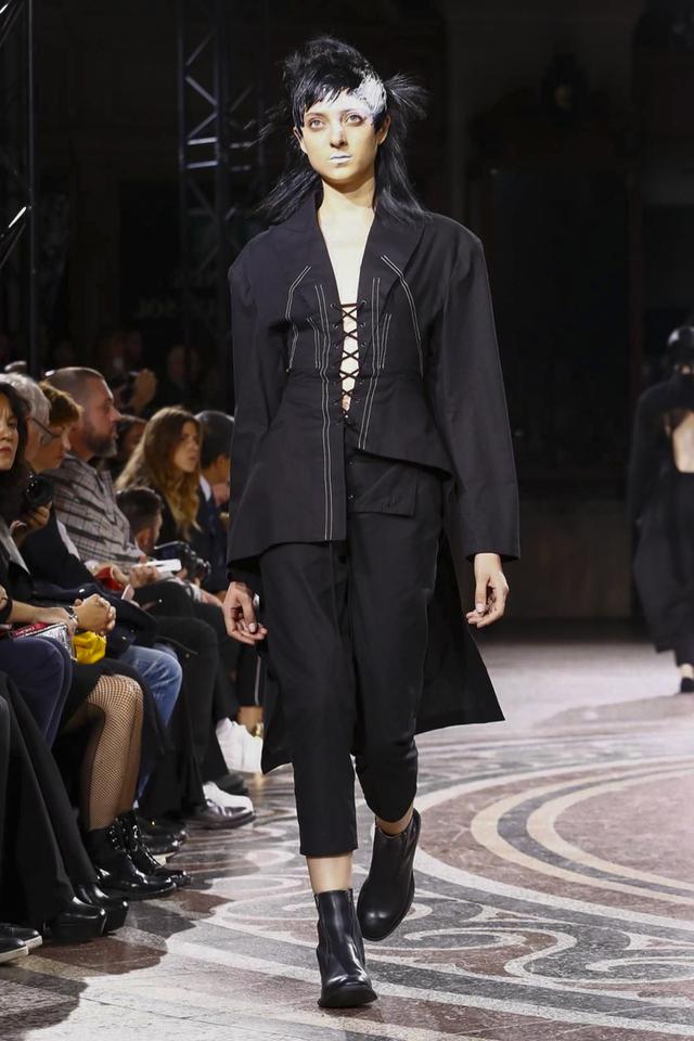 山本耀司的黑色幽默 yohji yamamoto2017春夏女装系列发布