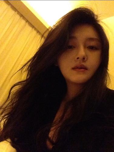 同样是俯拍  大S甩饼 脸柯震东现双下巴_时尚_