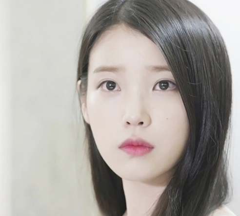 IU长点心 不hold住少女脸怎么拿下鲜肉爷_时尚_腾讯网