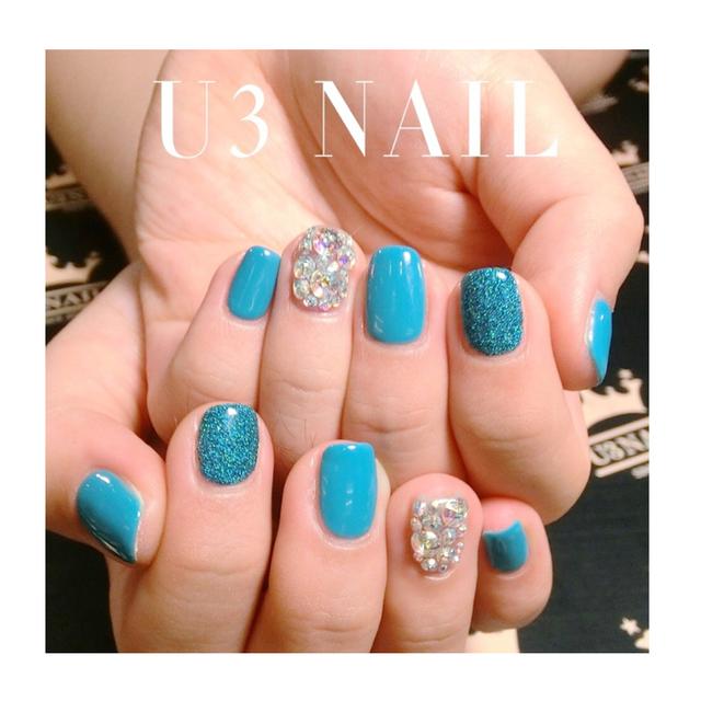 郑氏姐妹惊艳合体 却都被蓝色美甲抢了风头!_时尚_腾讯网