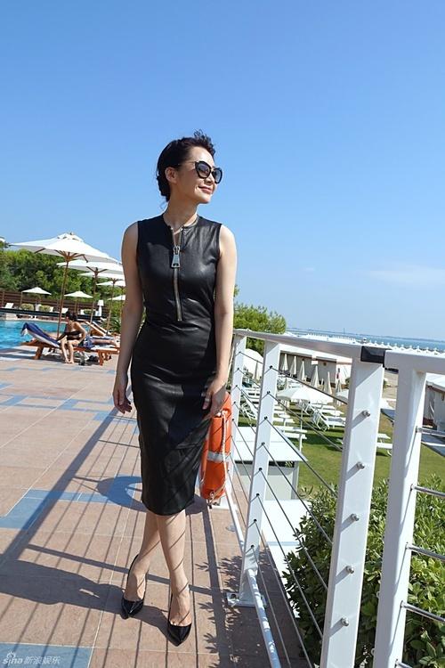 刘涛暴露“游泳圈” <wbr>原来女明星也有这样的身材缺陷 刘涛暴露“游泳圈” 原来女明星也有这样的身材缺陷