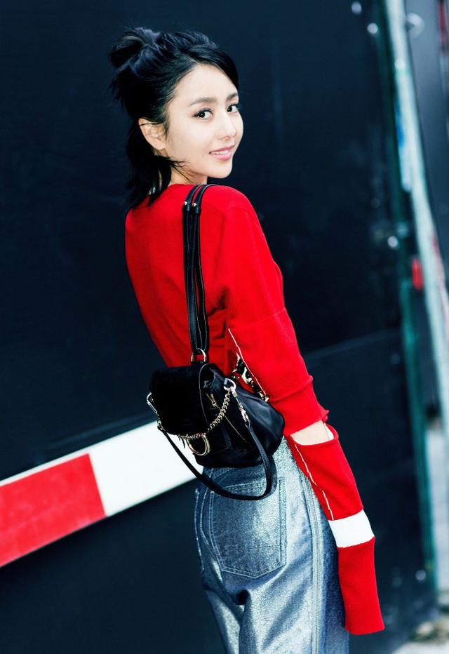 基础长度以盖过指尖为准. 佟丽娅身