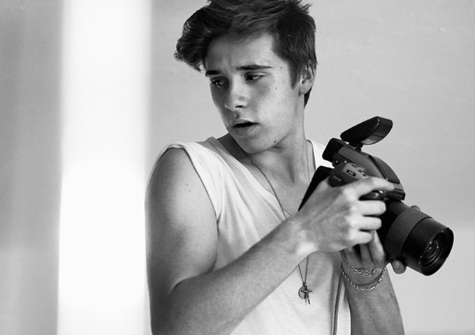 Brooklyn Beckham 掌镜拍摄Brit 香水广告 Brooklyn Beckham 掌镜拍摄Brit 香水广告