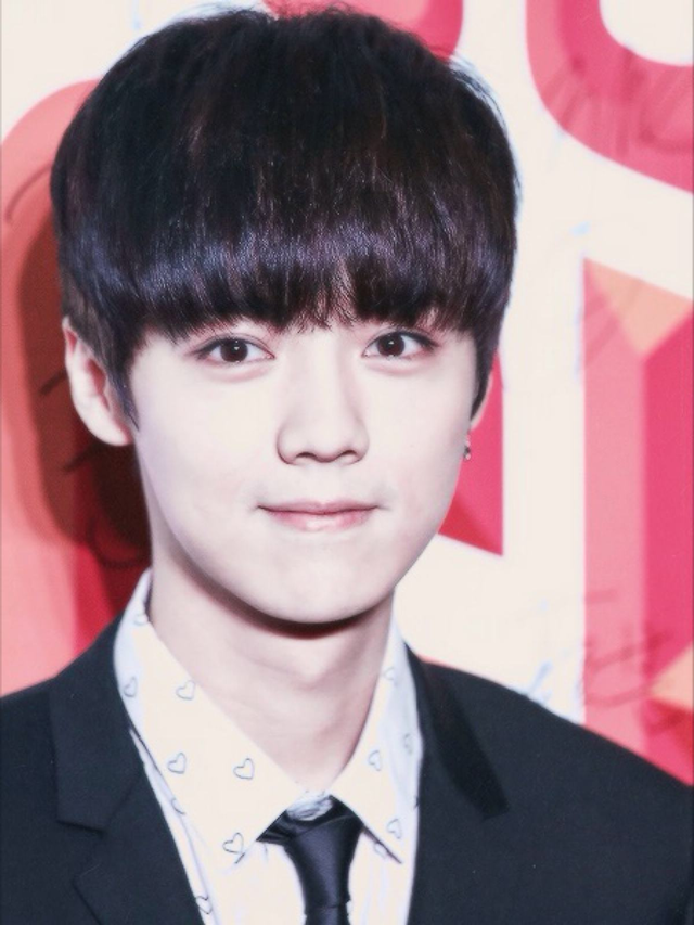 那些年鹿晗头发染过的颜色 连起来都能形成一