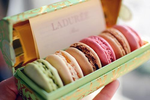 巴黎著名高级甜点拉杜丽 (laduree)