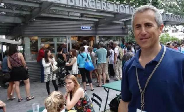 �°����������Ŀ�͵꣬Ҫ���й��������KFC�����ˣ�