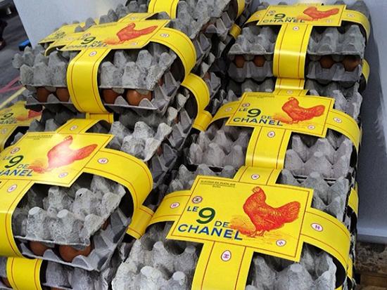 香奈儿超市走秀 超模放开那款高热量零食