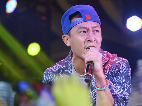 陈冠希脸松垂眼显老态 竟然撞脸赵本山