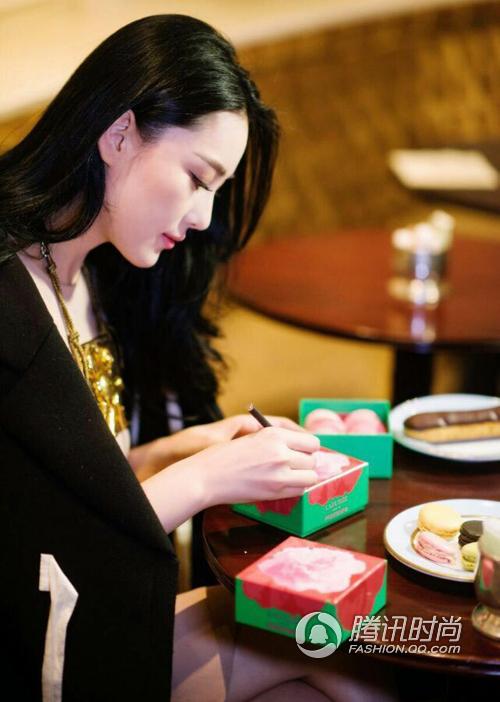 多面张馨予用气质征服巴黎