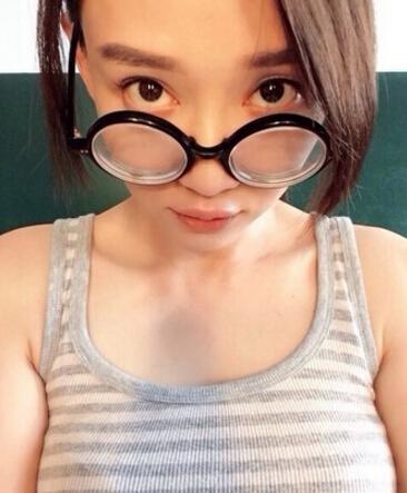 八公举:剩女圣斗士变元气少女,一起Look陈乔恩的“逆生长”身材_时尚_腾讯网