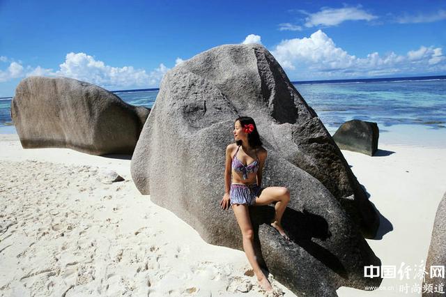 江一燕比基尼海滩风情 尽展原始文艺性感_时尚_一生一世