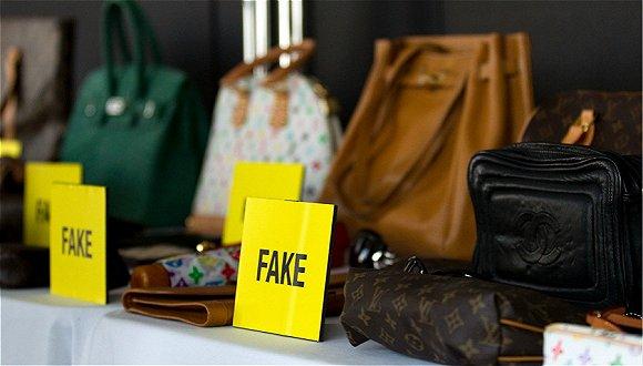 连大闸蟹都能二维码防伪了 为什么技术却一直没解决奢侈品假货问题？