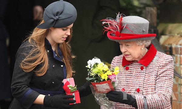 有一种爱叫隔辈亲 90岁英女王的宠溺大法好赞_时尚_腾讯网