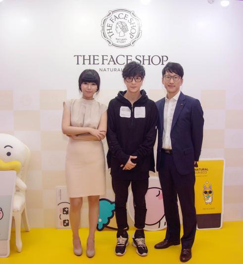 萌主薛之谦亮相菲诗小铺发布会