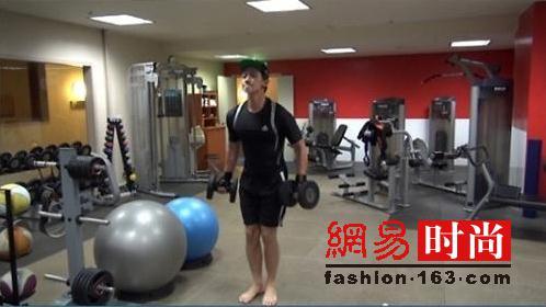 baby输啦?!Rain的胸肌比baby都抢镜