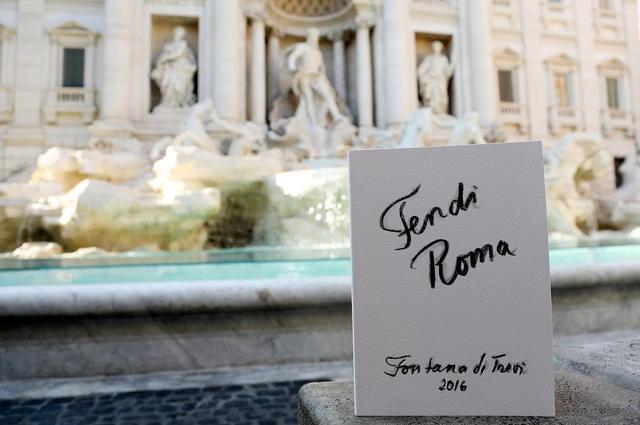 许愿池的少女们 投一枚硬币跟Fendi一起回罗马