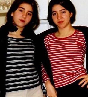 孪生<em>姐妹</em>整容求相似 两人共享一个男友_时尚_