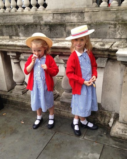 超萌双胞胎伦敦时装周走红 可爱装扮萌翻全场