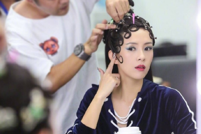 八公举:郑爽被章子怡怒摔鞋?技术贴分析不上