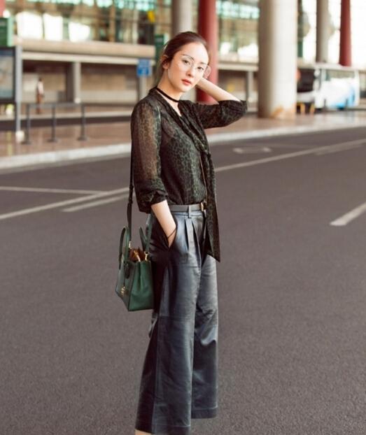 八公举：纽约街头，“粉色马尾Girl”李沁邂逅“Baby碎马尾少女”杨幂